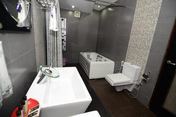 Hotel Little Palace Dibrugarh Esterno foto