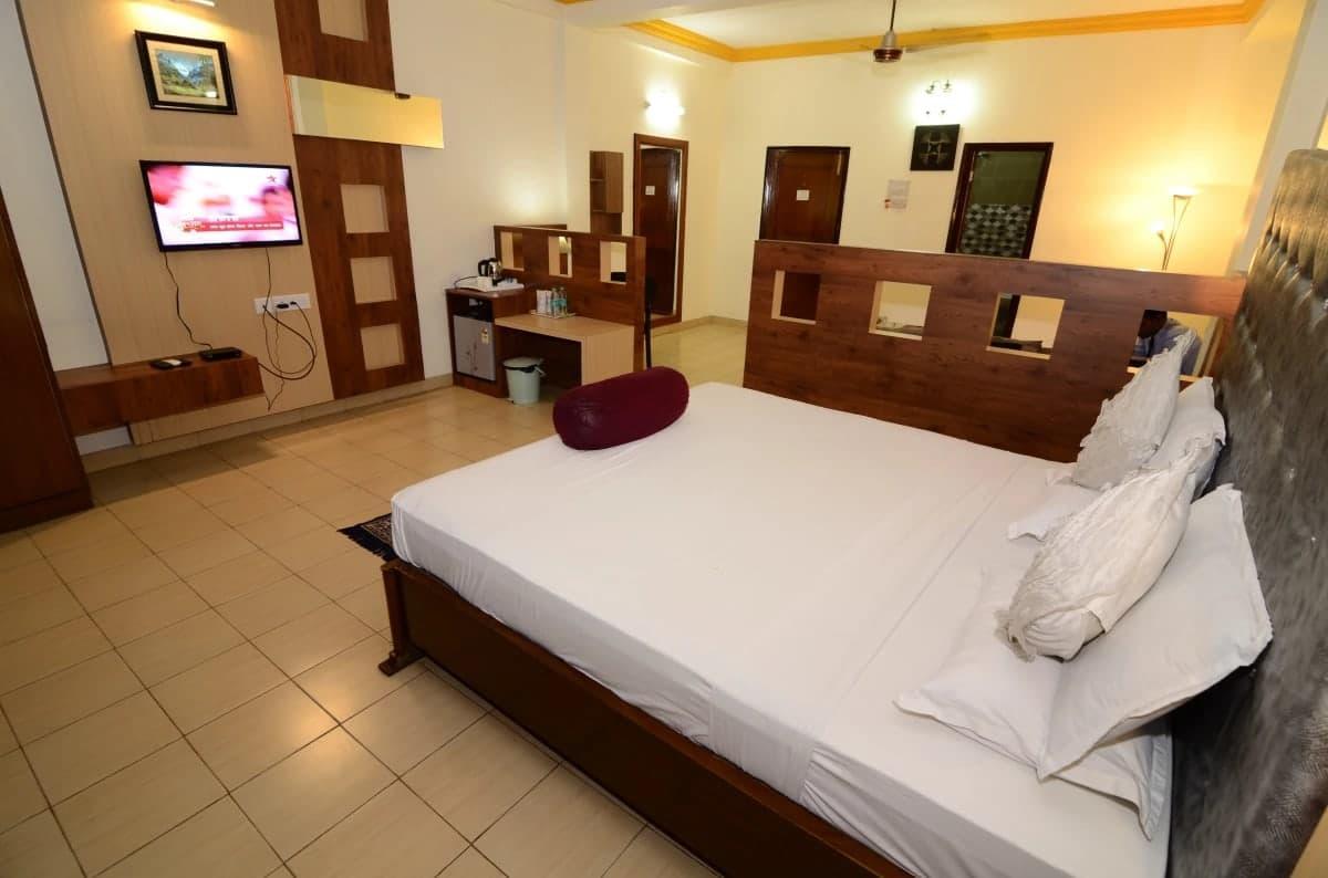 Hotel Little Palace Dibrugarh Esterno foto