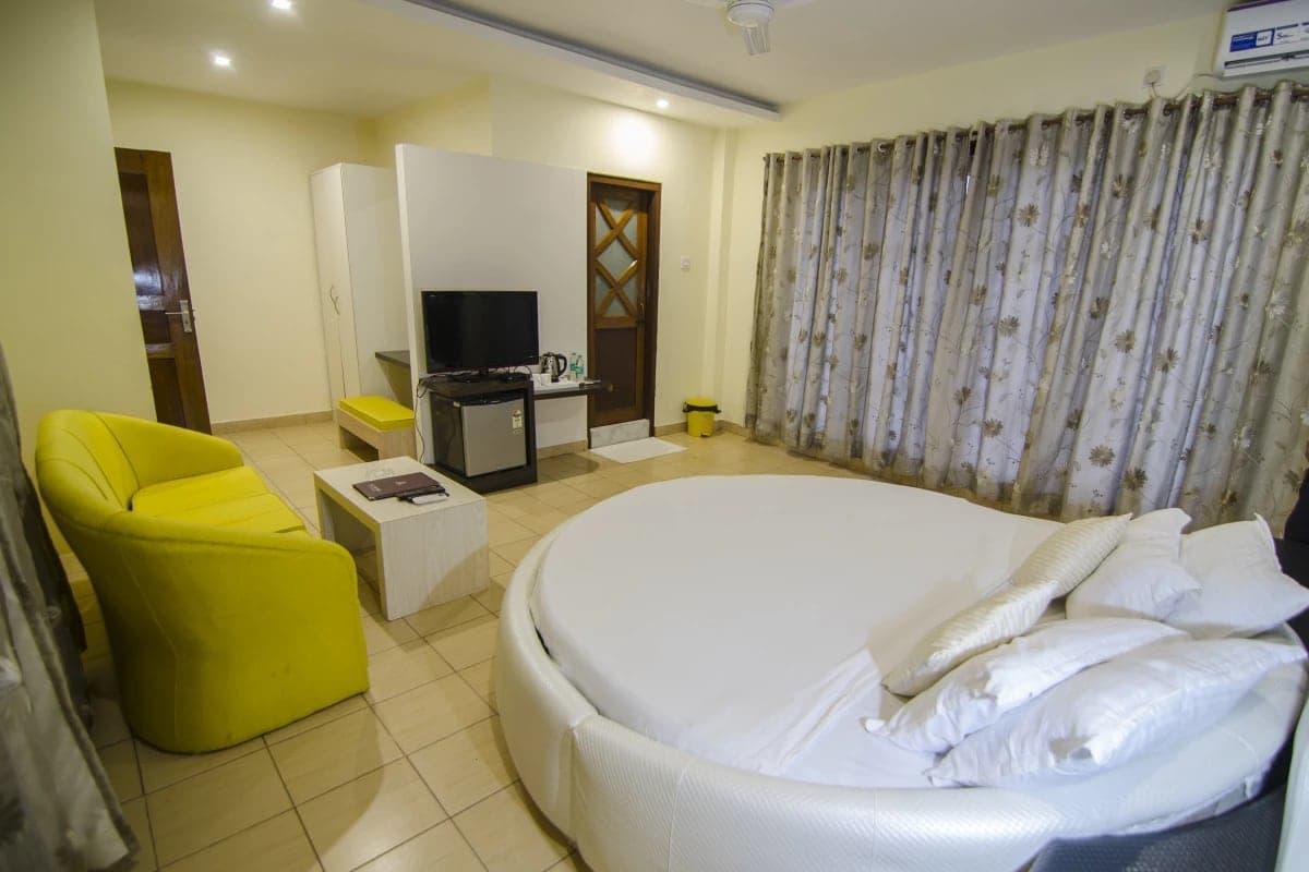 Hotel Little Palace Dibrugarh Esterno foto