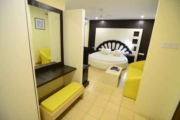 Hotel Little Palace Dibrugarh Esterno foto