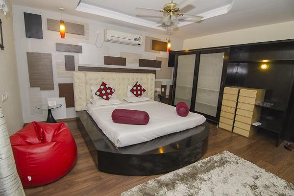 Hotel Little Palace Dibrugarh Esterno foto