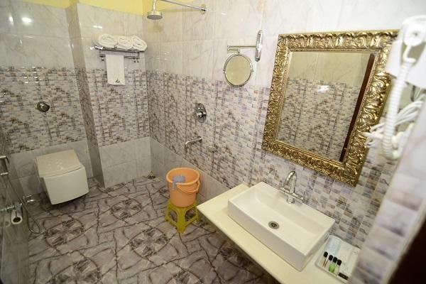 Hotel Little Palace Dibrugarh Esterno foto