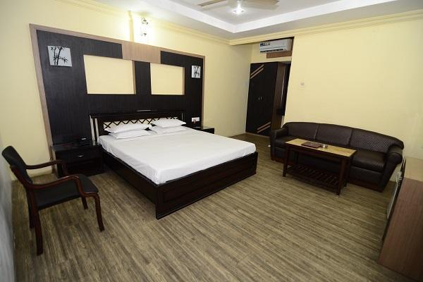 Hotel Little Palace Dibrugarh Esterno foto