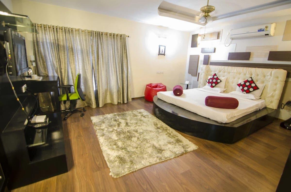 Hotel Little Palace Dibrugarh Esterno foto