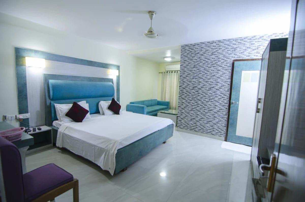 Hotel Little Palace Dibrugarh Esterno foto